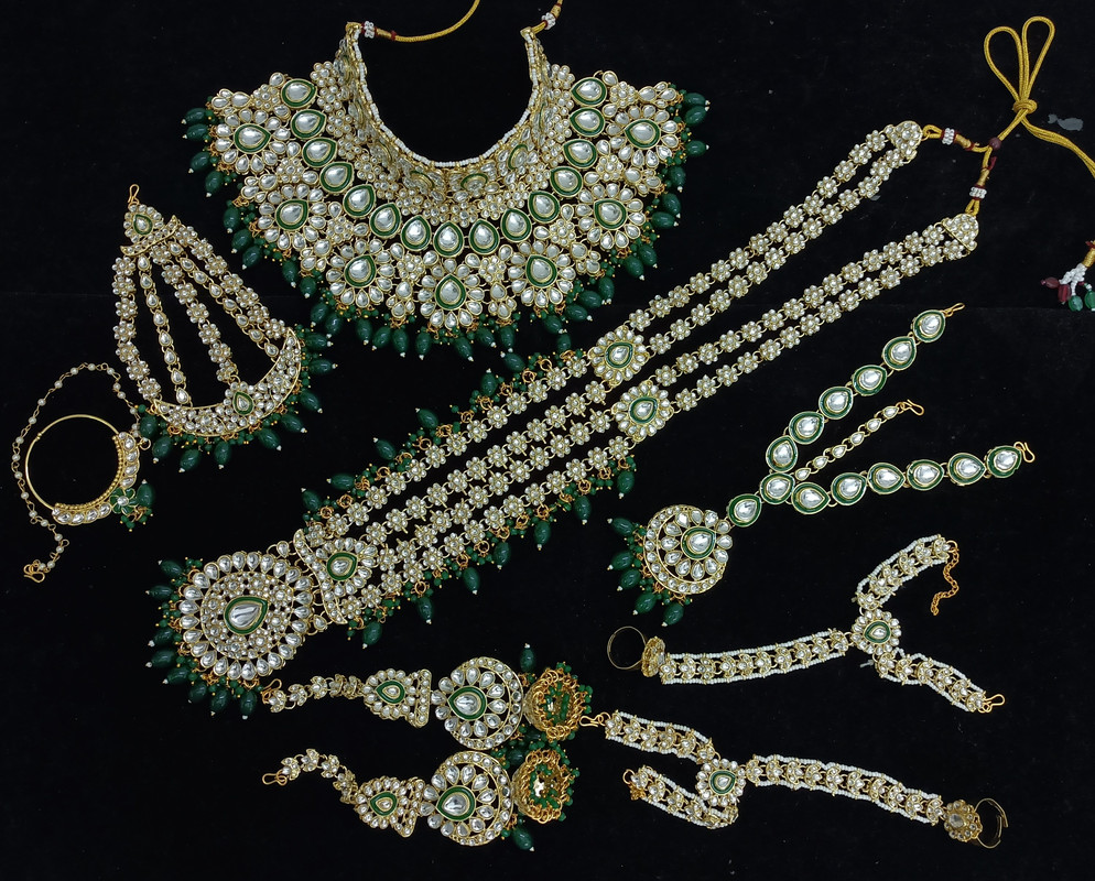 [BRIDAL 72 GREEN] Flawless Ethnic Green Kundan Choker Necklace Earring Jewellery Set For Bride
